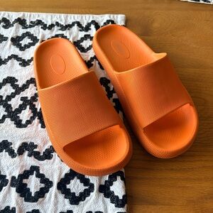 Forever 21 Orange Slide Sandals women’s shoe size 8 casual jail prison